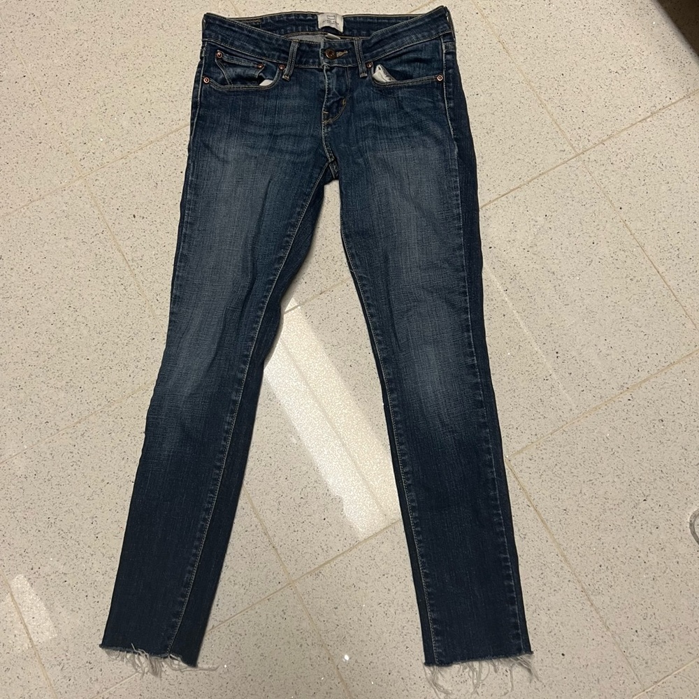 Levi slight curve skinny